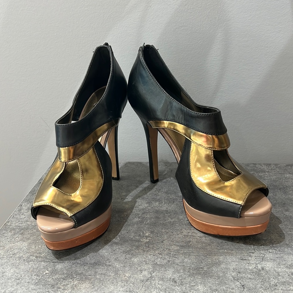 Jessica Simpson Black & Gold Platform Heels Size 8.5